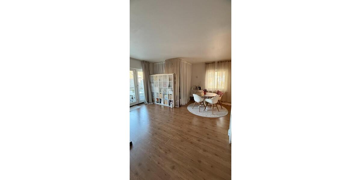 Etagenwohnung Wetzlar - 3 Zimmer, 121 m&sup2;, 1.100&euro; | Angebot:26676030