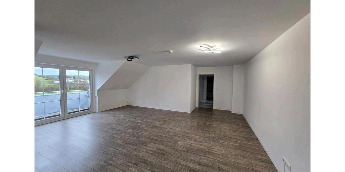 Dachgeschoßwohnung Ampfing - 3 Zimmer, 83 m&sup2;, 700&euro; | Angebot:26366343