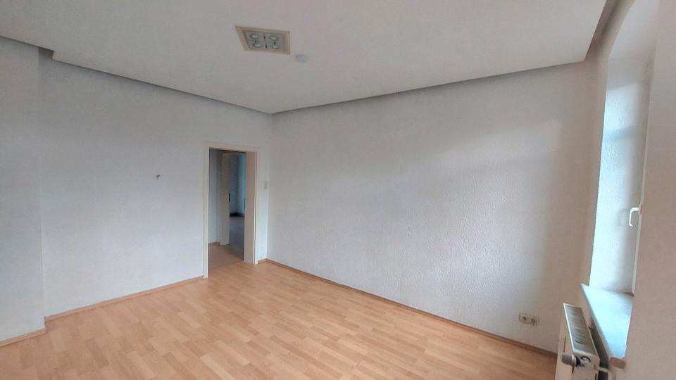 Etagenwohnung Groitzsch - 2.5 Zimmer, 63 m&sup2;, 360&euro; | Angebot:25980921