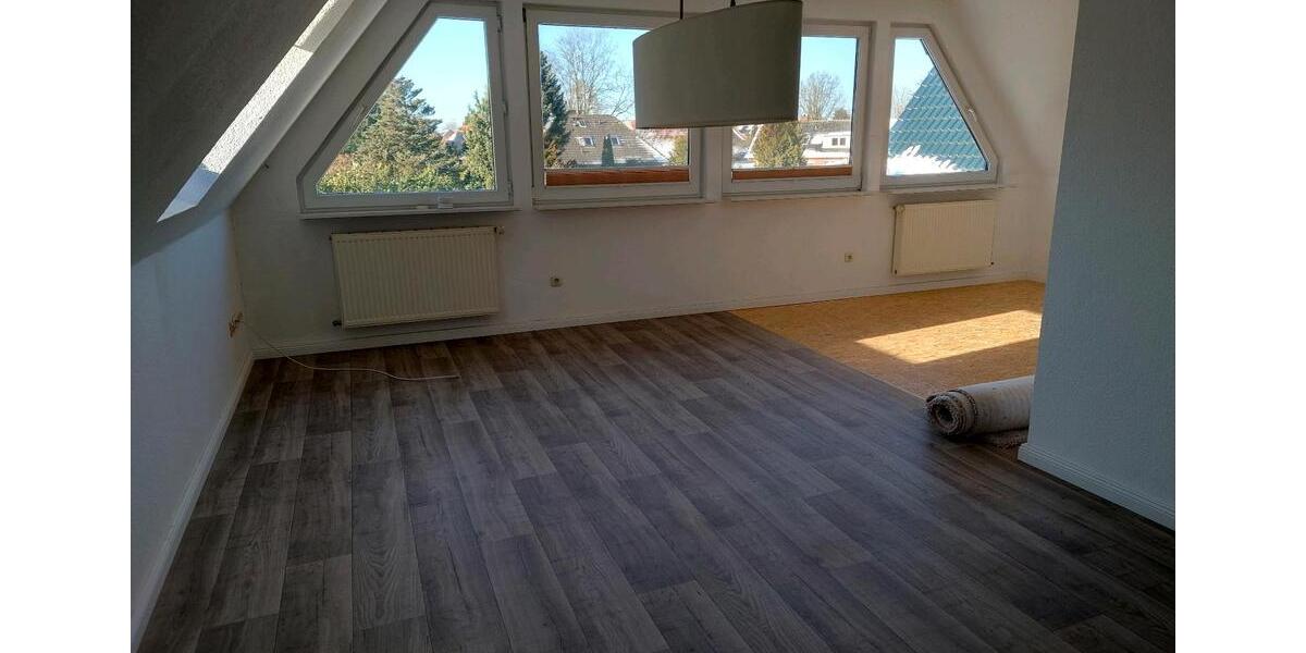 Dachgeschoßwohnung Husby - 2.5 Zimmer, 65 m&sup2;, 600&euro; | Angebot:24215454