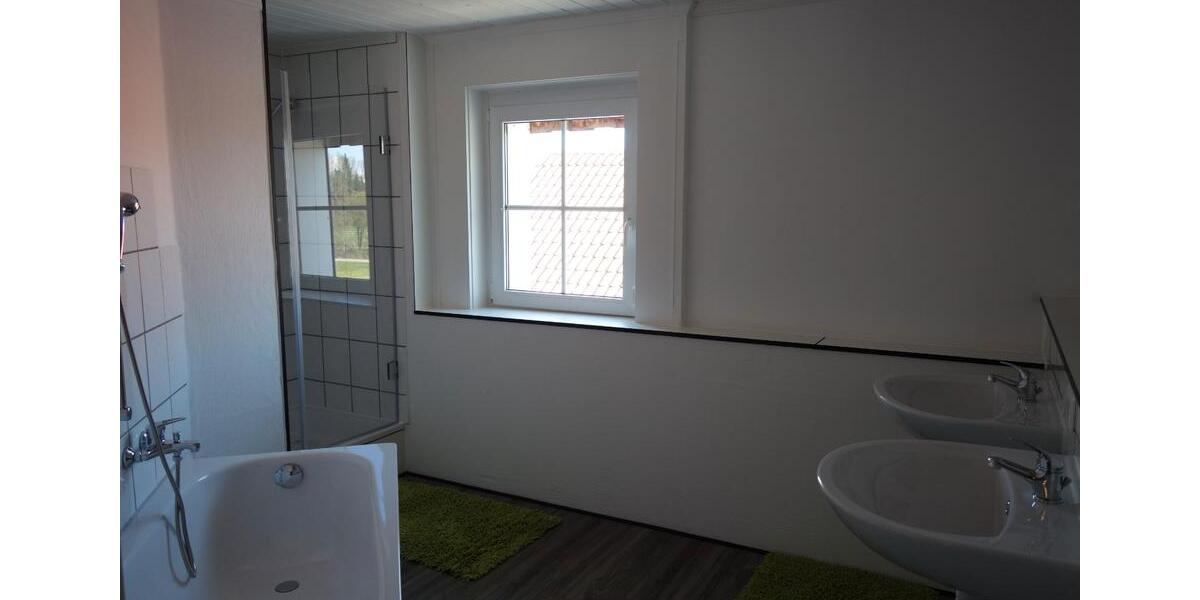 Etagenwohnung Isny im Allgäu - 3 Zimmer, 100 m&sup2;, 400&euro; | Angebot:26415190