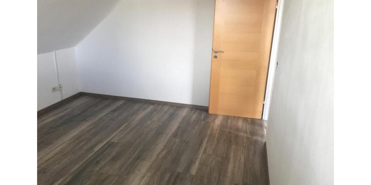 Dachgeschoßwohnung Liebenburg - 2.5 Zimmer, 72 m&sup2;, 370&euro; | Angebot:25164353