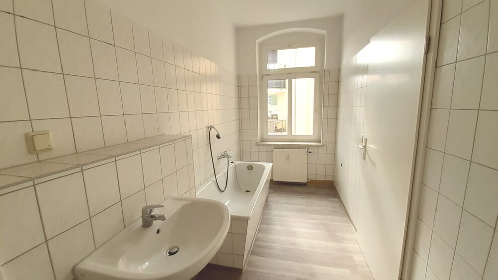 WG-Wohnung mit 4-Zimmern, 3.OG mit 2 Bädern in ruhigem und zentralem Wohnviertel von Gera 4 zimmer