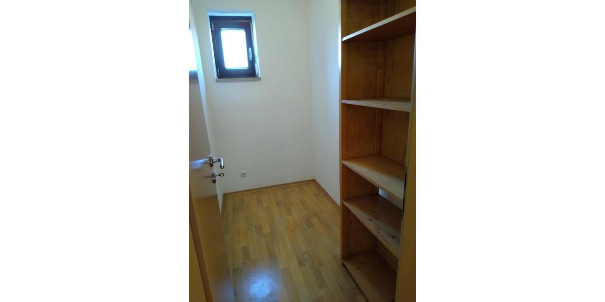 Dachgeschoßwohnung Niederschönenfeld - 3 Zimmer, 110 m&sup2;, 1.150&euro; | Angebot:26613621
