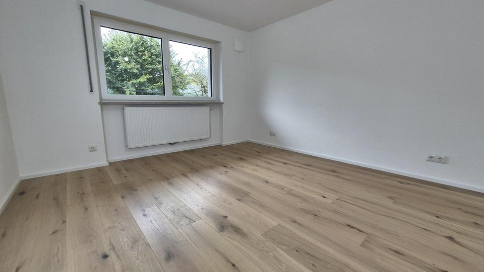 Exklusiver Erstbezug: EG-Wohnung mit wundervollem Erker, riesiger Hochterrasse und Südgarten 3 zimmer