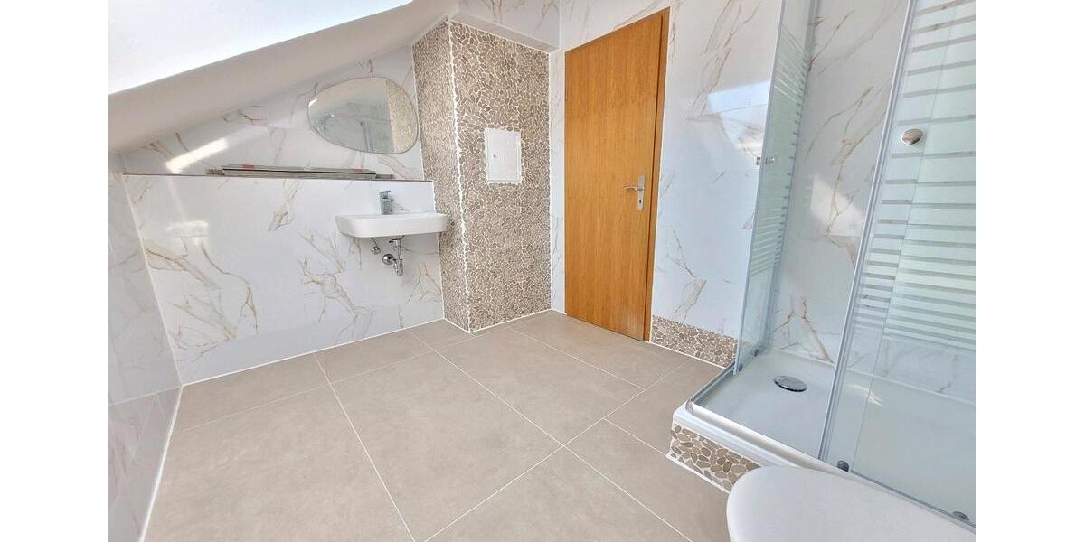 Dachgeschoßwohnung Frickingen - 4 Zimmer, 88 m&sup2;, 1.300&euro; | Angebot:26212062