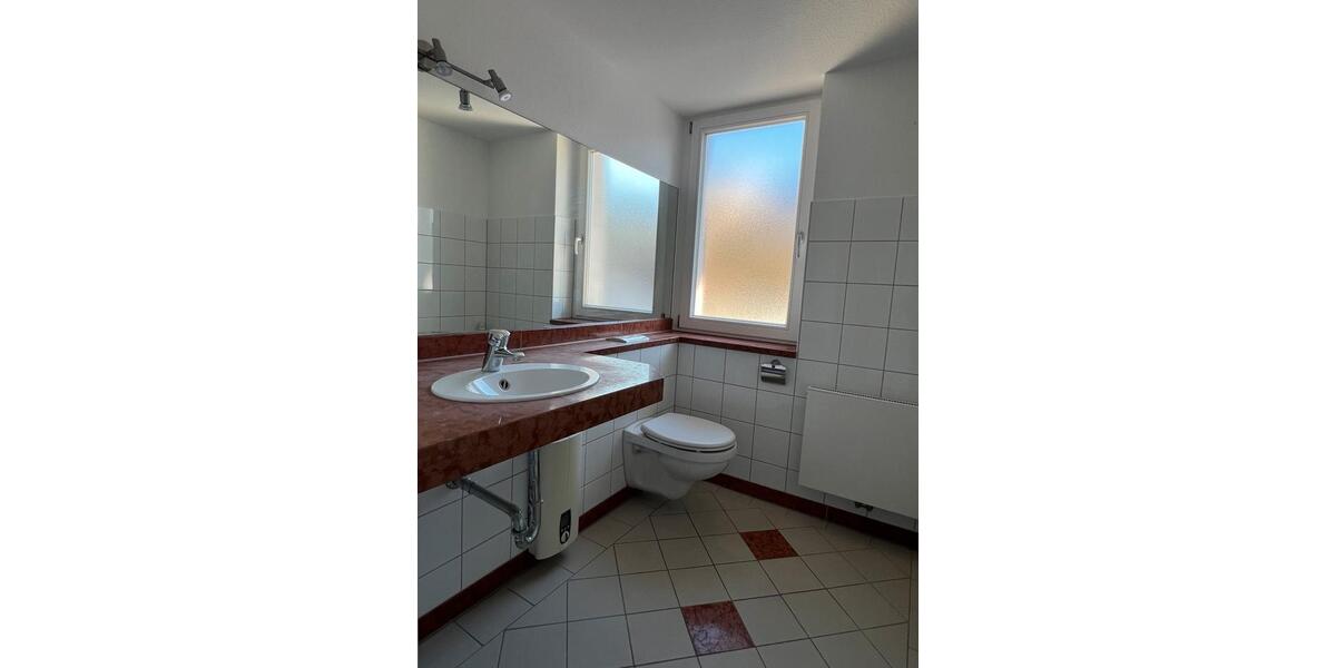 Helle, renovierte 3-Zimmerwohnung mit Balkon in zentraler Lage 3 zimmer