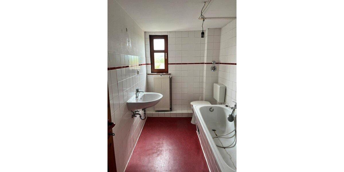 Dachgeschoßwohnung Lohfelden - 4 Zimmer, 93 m&sup2;, 930&euro; | Angebot:26663716
