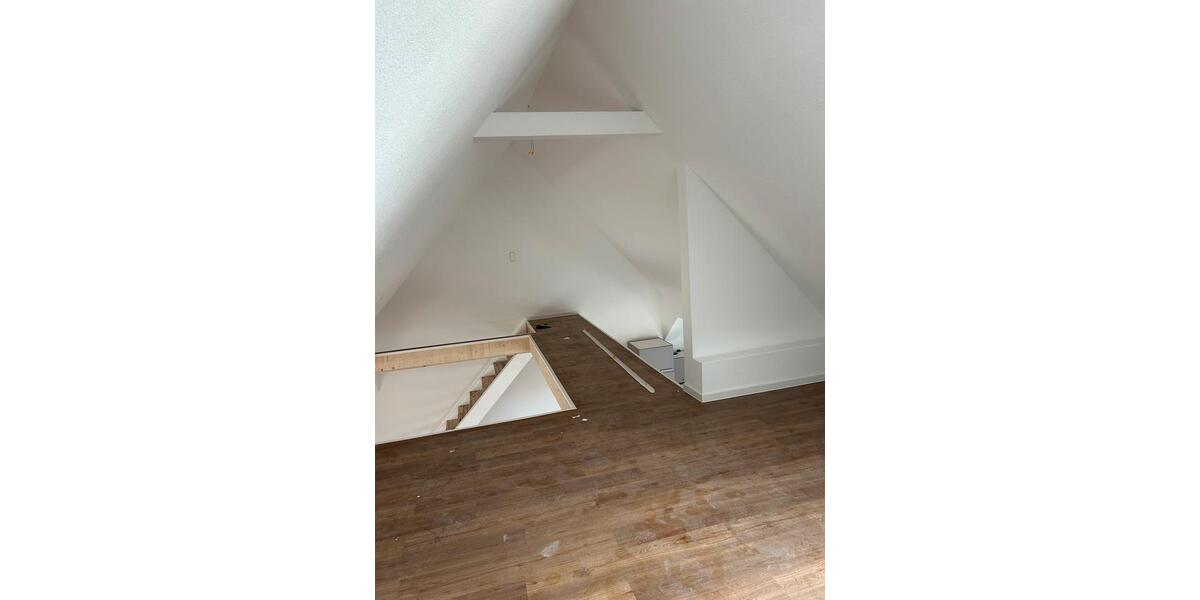 Dachgeschoßwohnung Singen (Hohentwiel) - 4 Zimmer, 80 m&sup2;, 1.025&euro; | Angebot:26550343