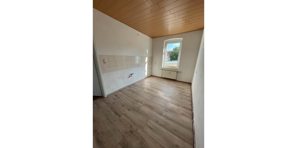 Etagenwohnung Eisenberg - 1 Zimmer, 63 m&sup2;, 400&euro; | Angebot:25935105