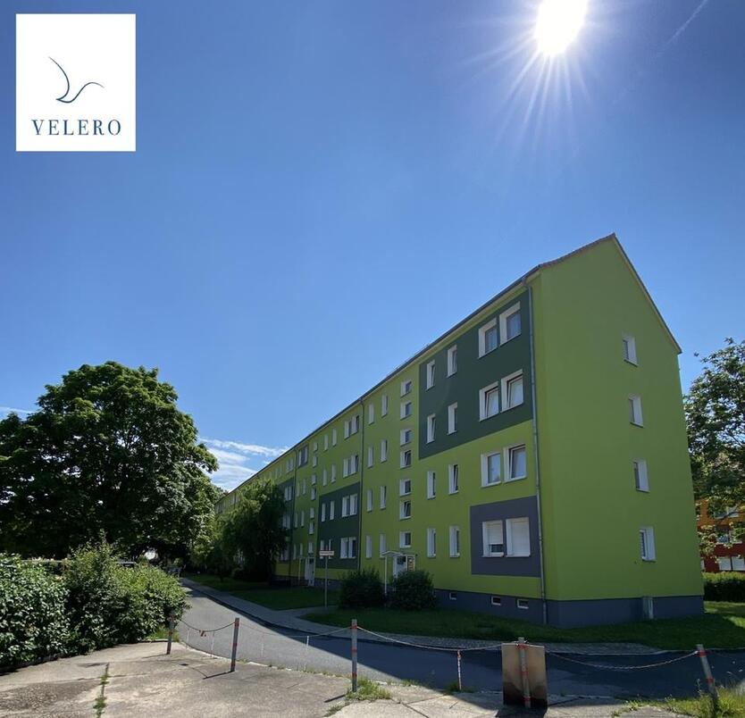 Schicke 2-Zimmerwohnung mit Einbauküche zimmer
