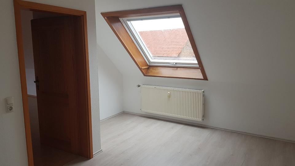 Dachgeschoßwohnung Hünfeld - 4 Zimmer, 105 m&sup2;, 660&euro; | Angebot:24974498