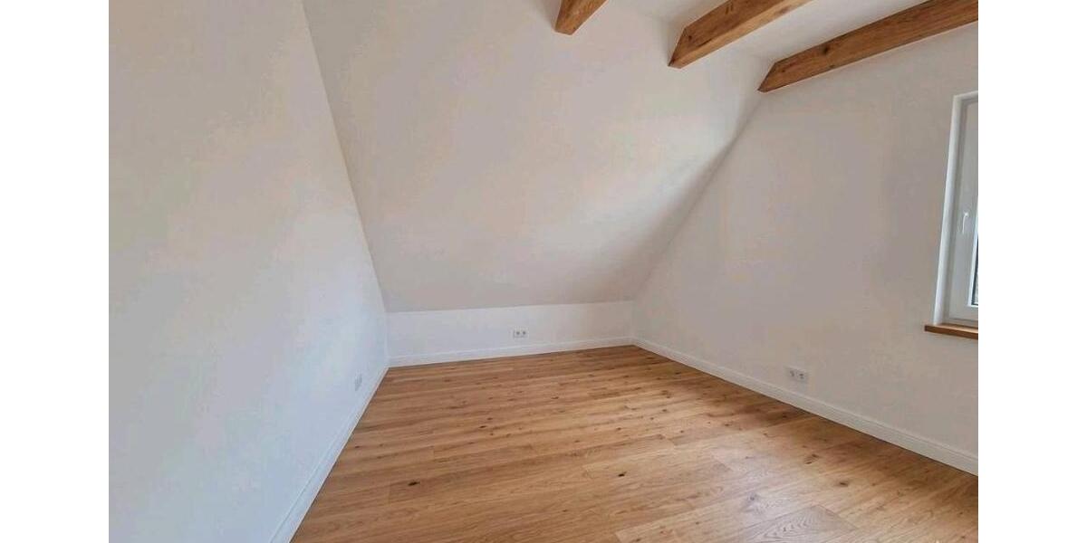 Dachgeschoßwohnung Schortens - 3 Zimmer, 73 m&sup2;, 790&euro; | Angebot:26050385
