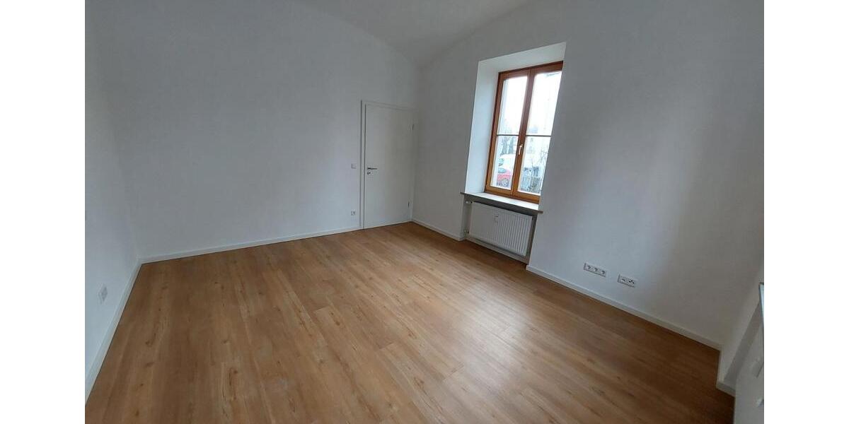 Erdgeschoßwohnung Straubing - 4 Zimmer, 137 m&sup2;, 1.050&euro; | Angebot:26007881
