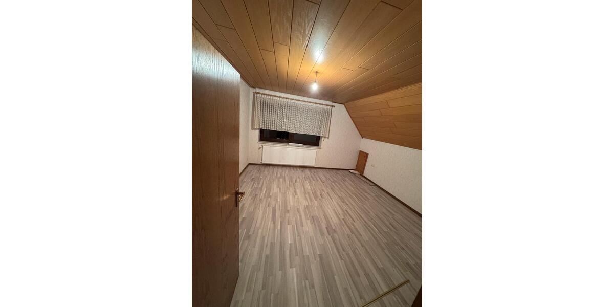 Dachgeschoßwohnung Preußisch Oldendorf - 2 Zimmer, 75 m&sup2;, 470&euro; | Angebot:25256413