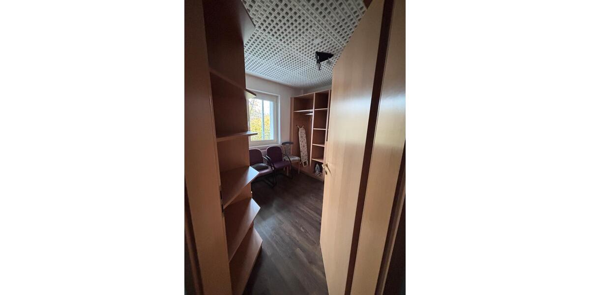 Etagenwohnung Meiningen - 4 Zimmer, 130 m&sup2;, 1.200&euro; | Angebot:23498851