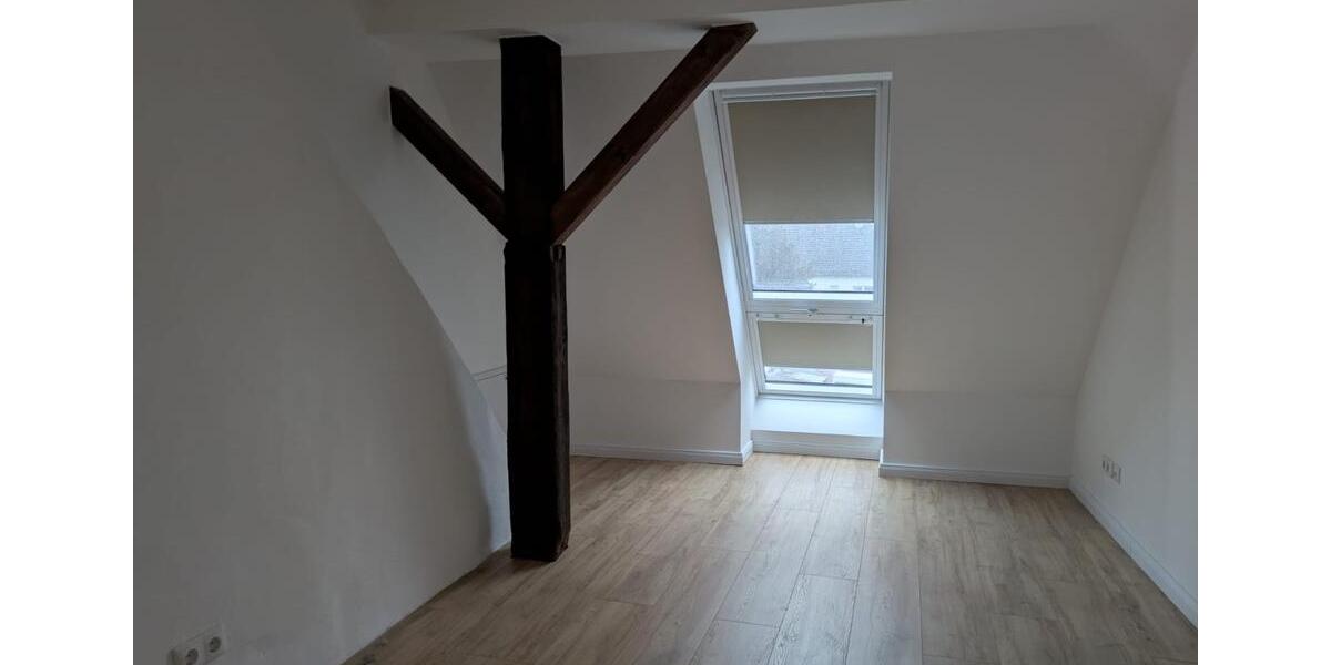 Exklusive 2-Raumwohnung über 2 Etagen - Balkon, EBK und Stellplatz 2 zimmer