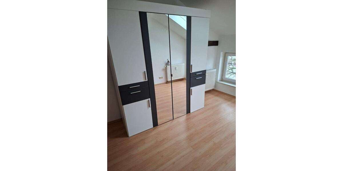 geräumige 2 Zi.-DG Wohnung mit EBK - Dachgeschoßwohnung Pößneck | Angebot:24848657