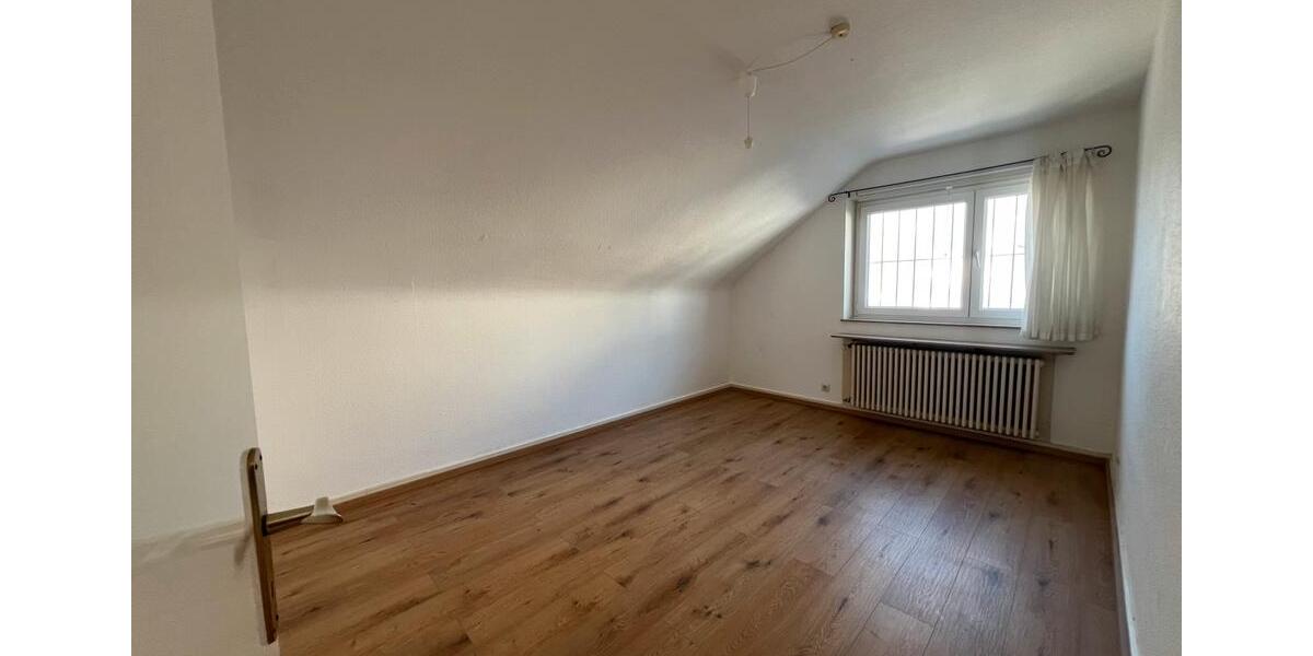 Etagenwohnung Saarbrücken - 4 Zimmer, 75 m&sup2;, 650&euro; | Angebot:24658325
