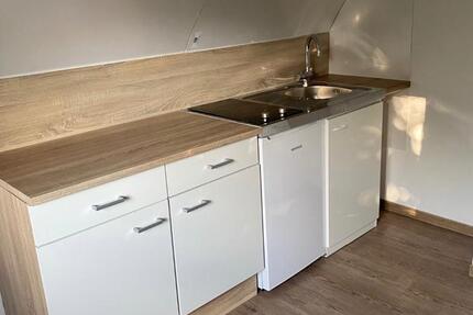 1 Zimmer 1 Küche 1 Dusche und WC im Dachgeschoss Möbiliert 1 zimmer