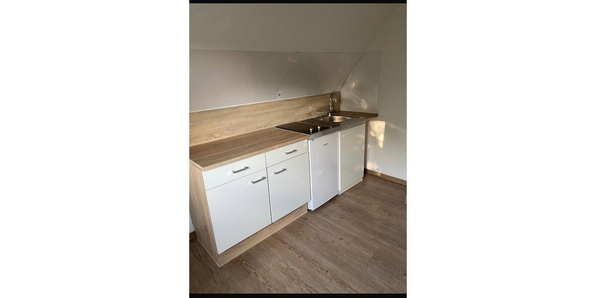 1 Zimmer 1 Küche 1 Dusche und WC im Dachgeschoss Möbiliert 1 zimmer