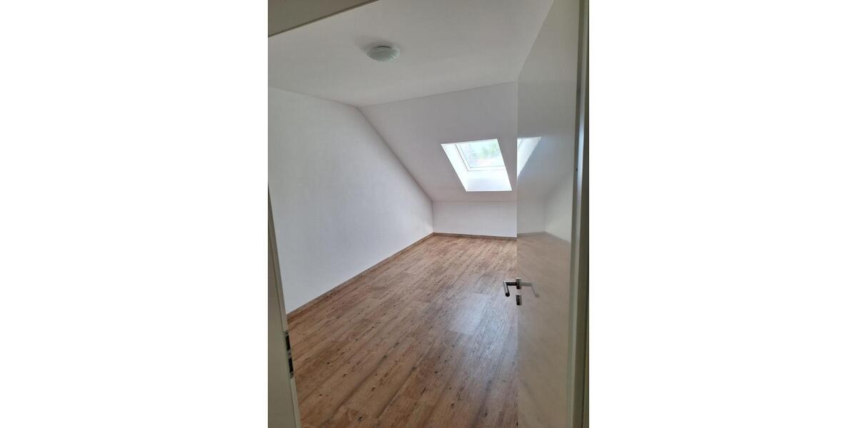 Dachgeschoßwohnung Reichertshofen - 3 Zimmer, 68 m&sup2;, 925&euro; | Angebot:26232124