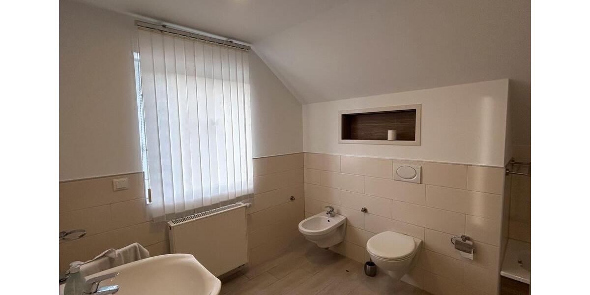 Dachgeschoßwohnung Morsbach - 3 Zimmer, 138 m&sup2;, 1.100&euro; | Angebot:24804592