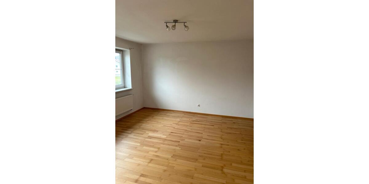 Etagenwohnung Kirchweidach - 5 Zimmer, 100 m&sup2;, 500&euro; | Angebot:26059600