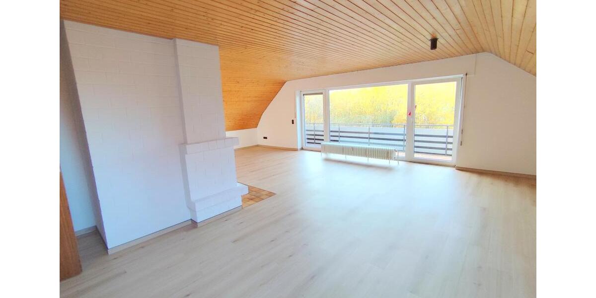 Dachgeschoßwohnung Oerlinghausen - 3 Zimmer, 108 m&sup2;, 800&euro; | Angebot:24454347
