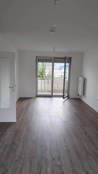 2. OG 3 Zimmer mit Balkon ab sofort zimmer