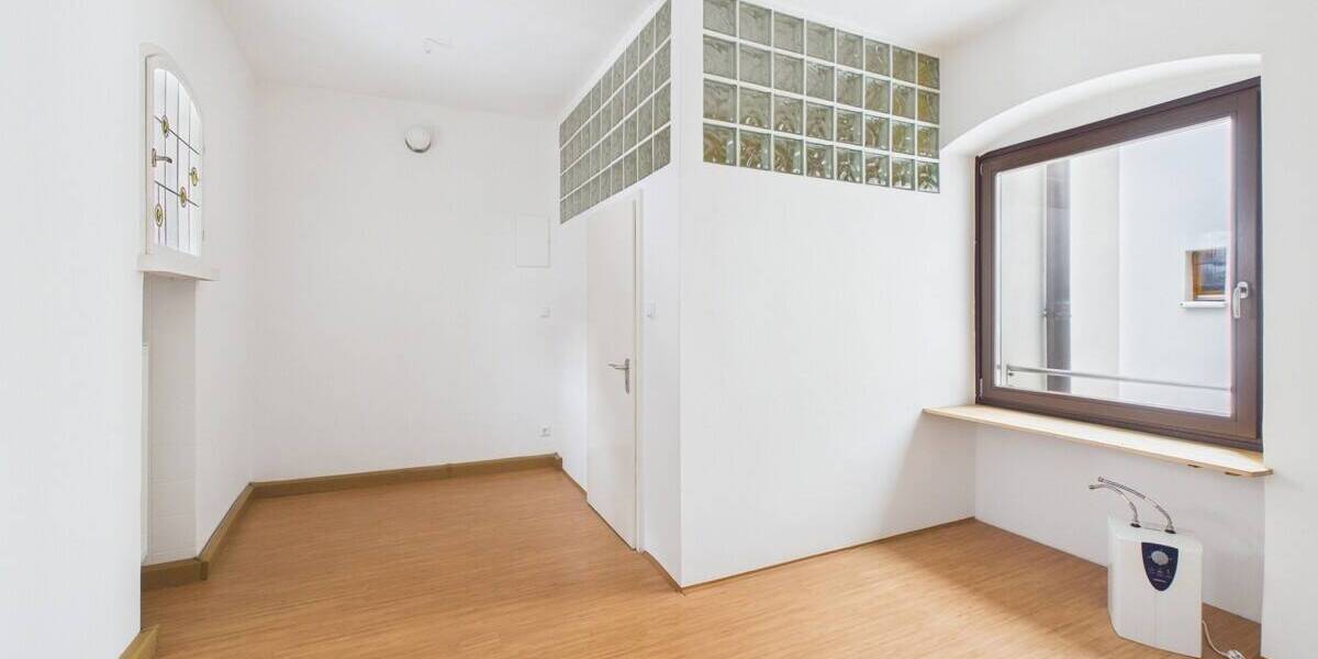 Etagenwohnung Regensburg Innenstadt - 3 Zimmer, 130 m&sup2;, 1.100&euro; | Angebot:26733550