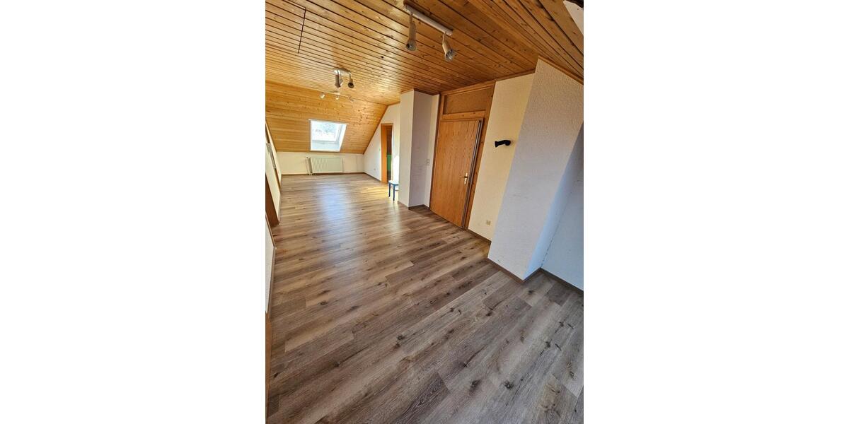 Dachgeschoßwohnung Kalbach - 5 Zimmer, 86 m&sup2;, 640&euro; | Angebot:24662798