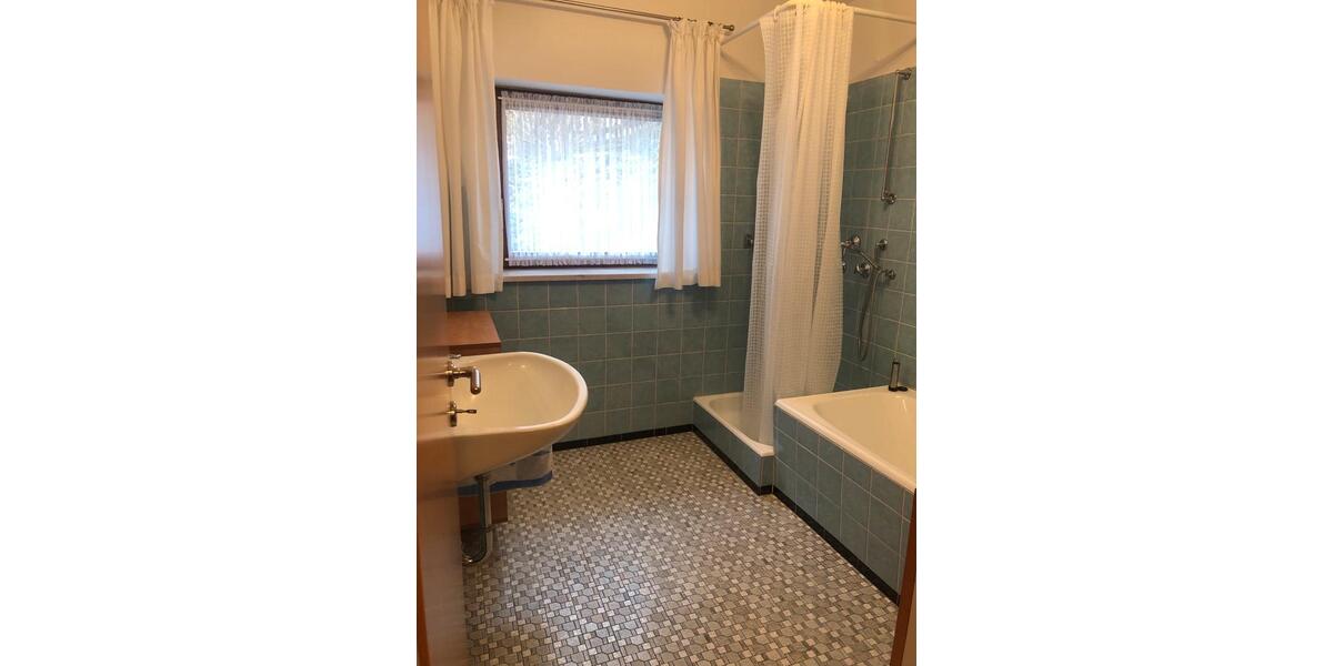 Einfamilienhaus Burghausen - 6 Zimmer, 150 m&sup2;, 2.300&euro; | Angebot:26113055