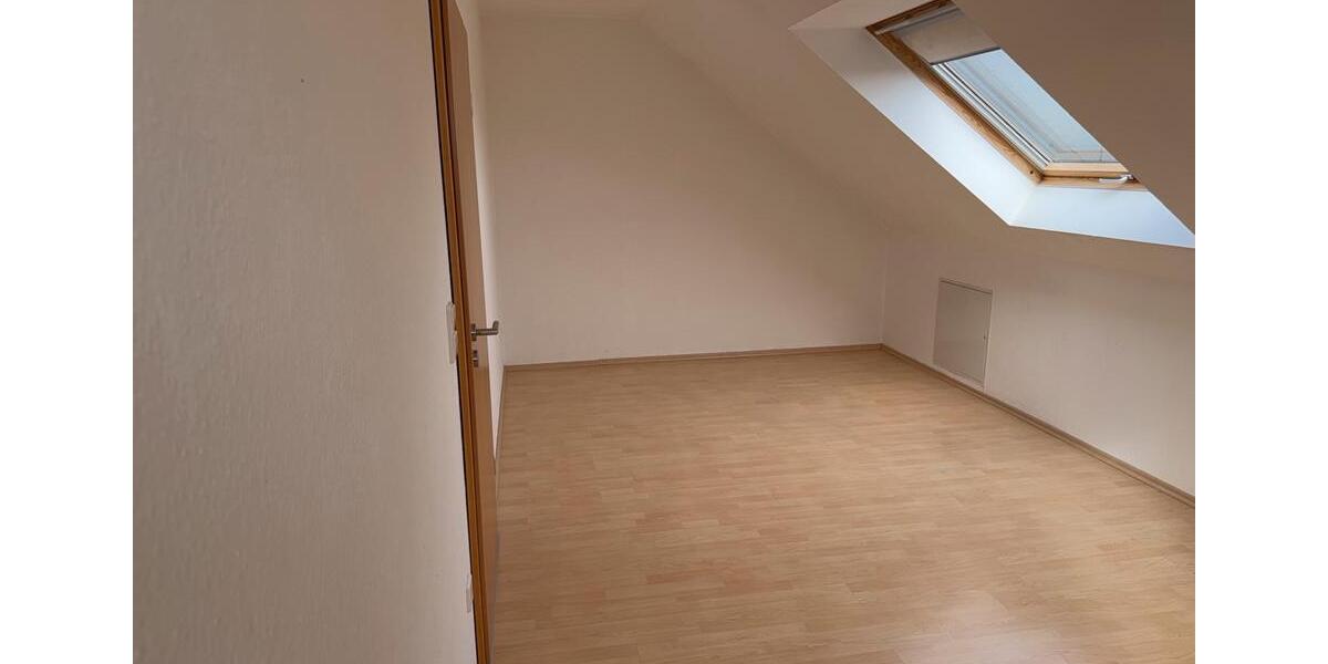 Dachgeschoßwohnung Schloß Holte-Stukenbrock Stukenbrock - 3 Zimmer, 82 m&sup2;, 780&euro; | Angebot:25300122