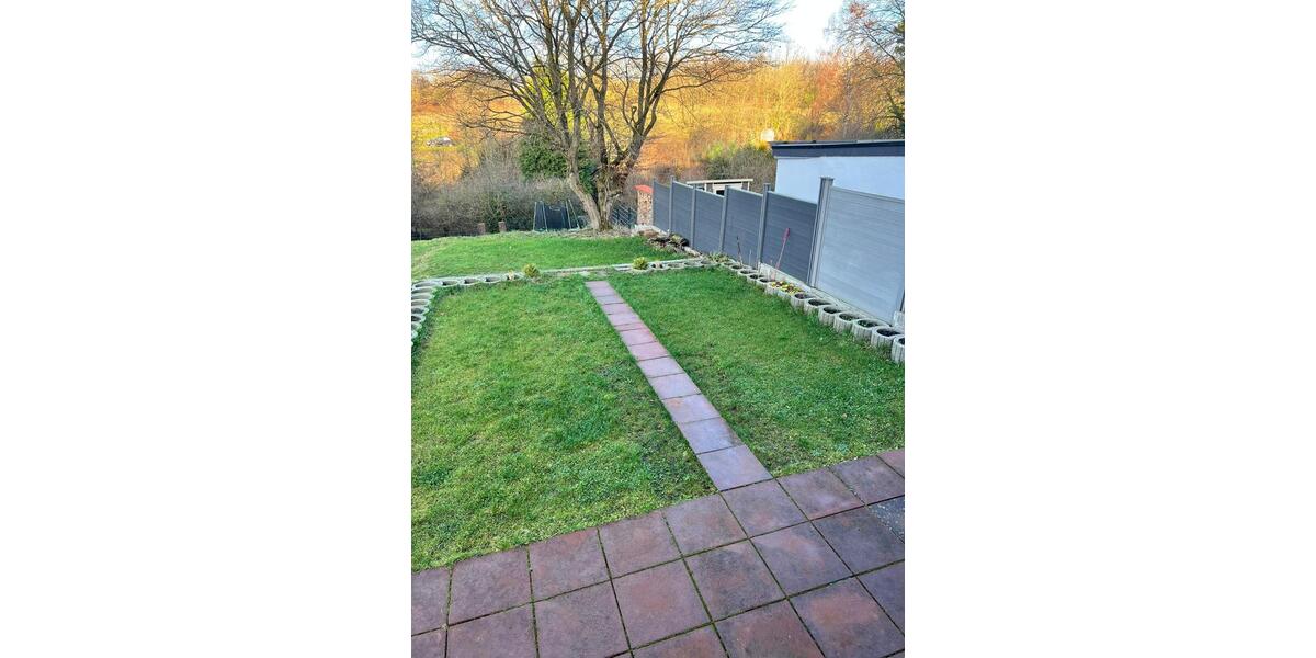 Großzügiges Haus mit eigenem Garten zu Vermieten 4 zimmer