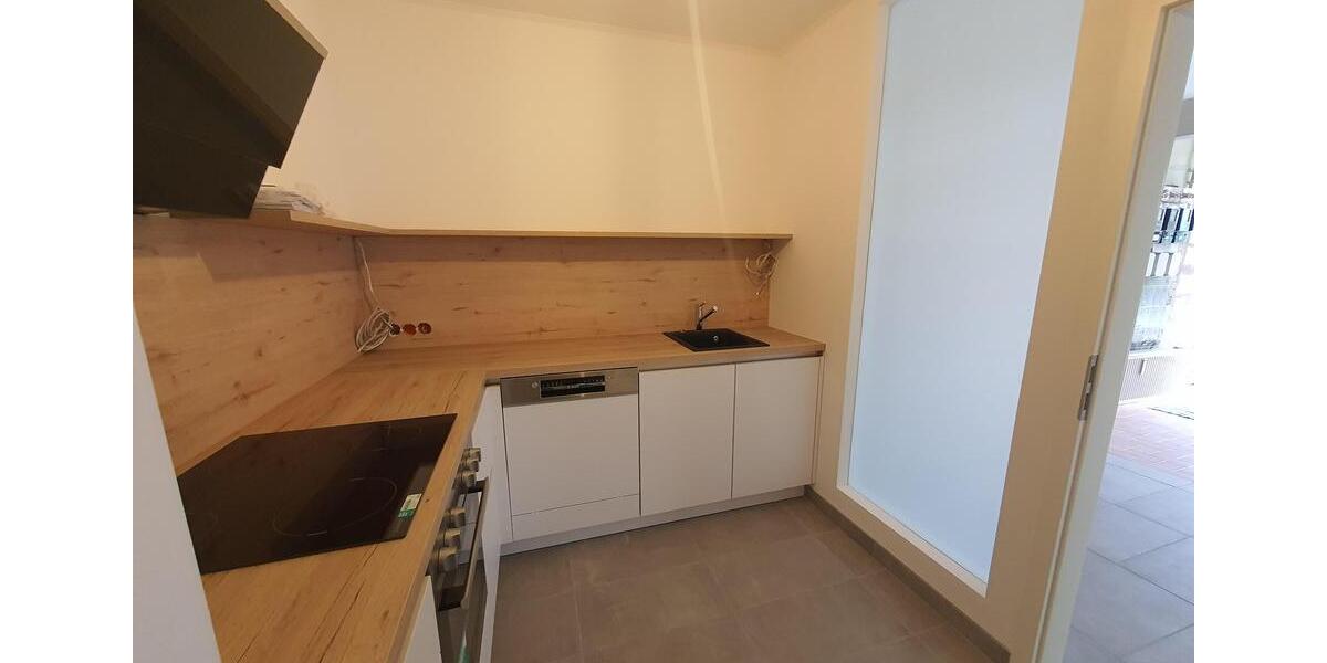 Traumhafte 3 Zimmer EG Wohnung mit zwei Terassen + zwei Garagen + großen Garten zu vermieten 3 zimmer