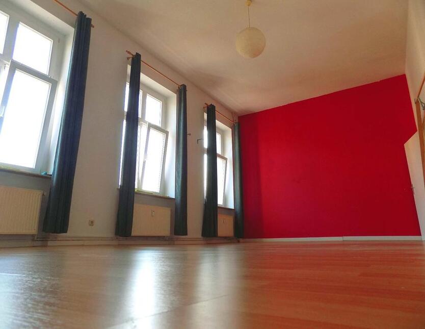 Schönes großes Zimmer (ab sofort)