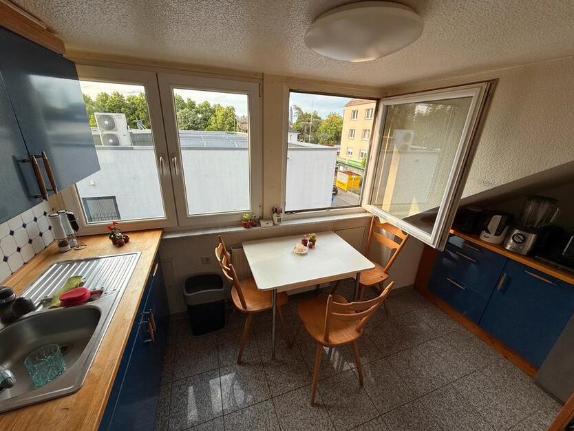 Tolles WG Zimmer Wohngemeinschaft Niederrad Flugbegleiter