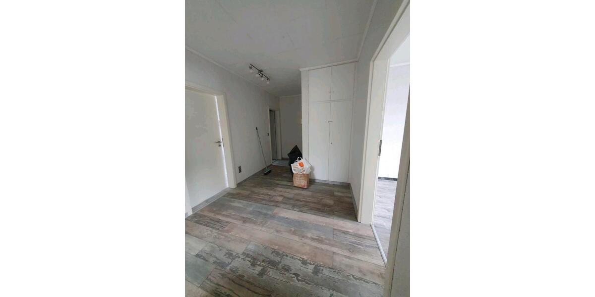 Mietwohnung 75qm 3 Zimmer Neu renoviert Stellplatz 3 zimmer