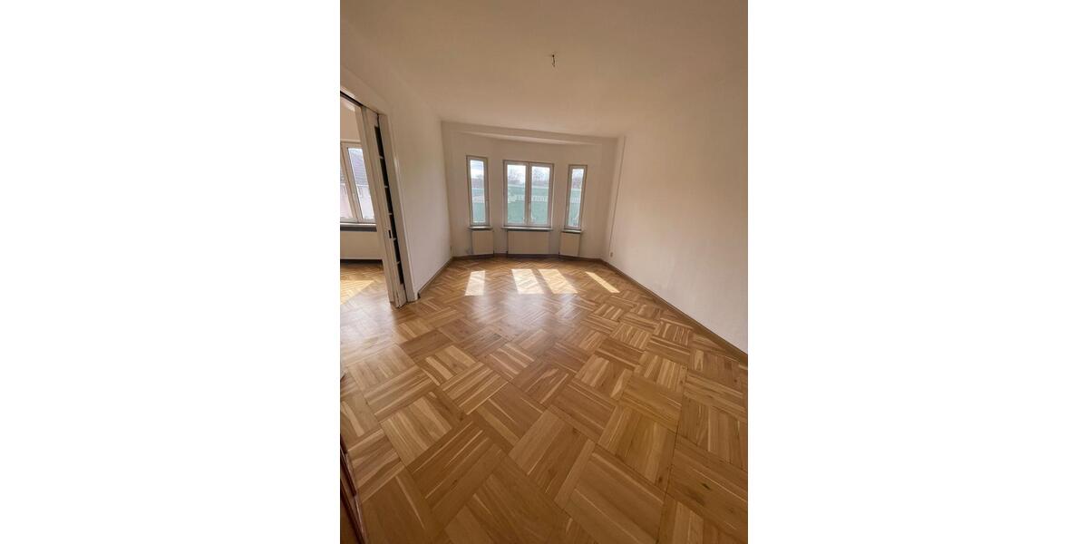Etagenwohnung Eisenach - 5 Zimmer, 127 m&sup2;, 850&euro; | Angebot:25964646