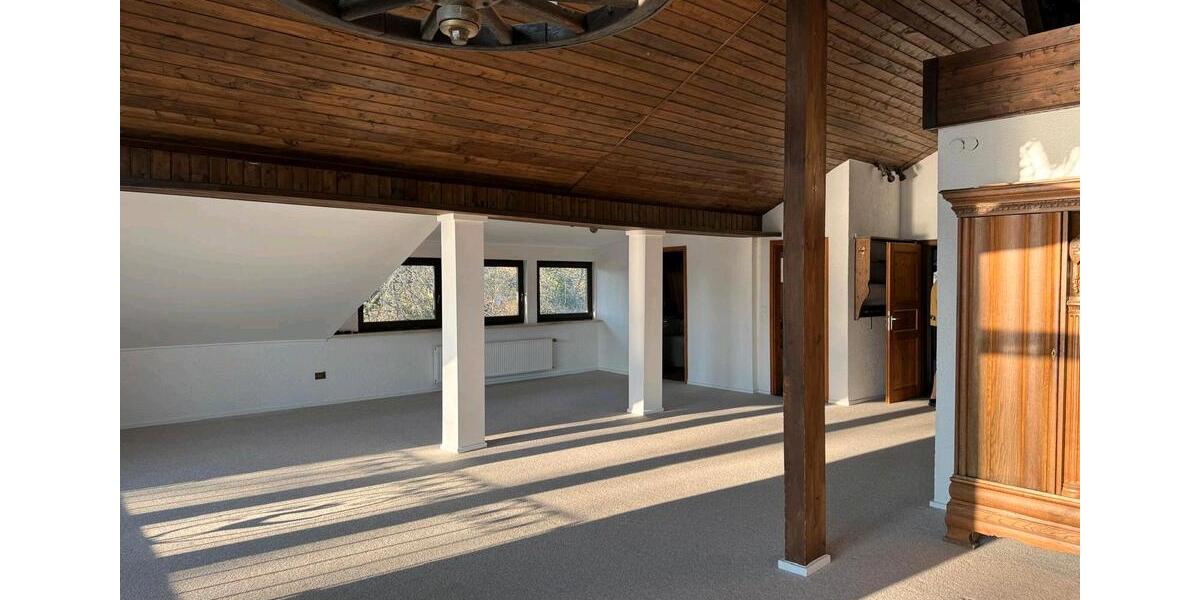 Dachgeschoßwohnung Königswinter - 3 Zimmer, 130 m&sup2;, 1.000&euro; | Angebot:25920056