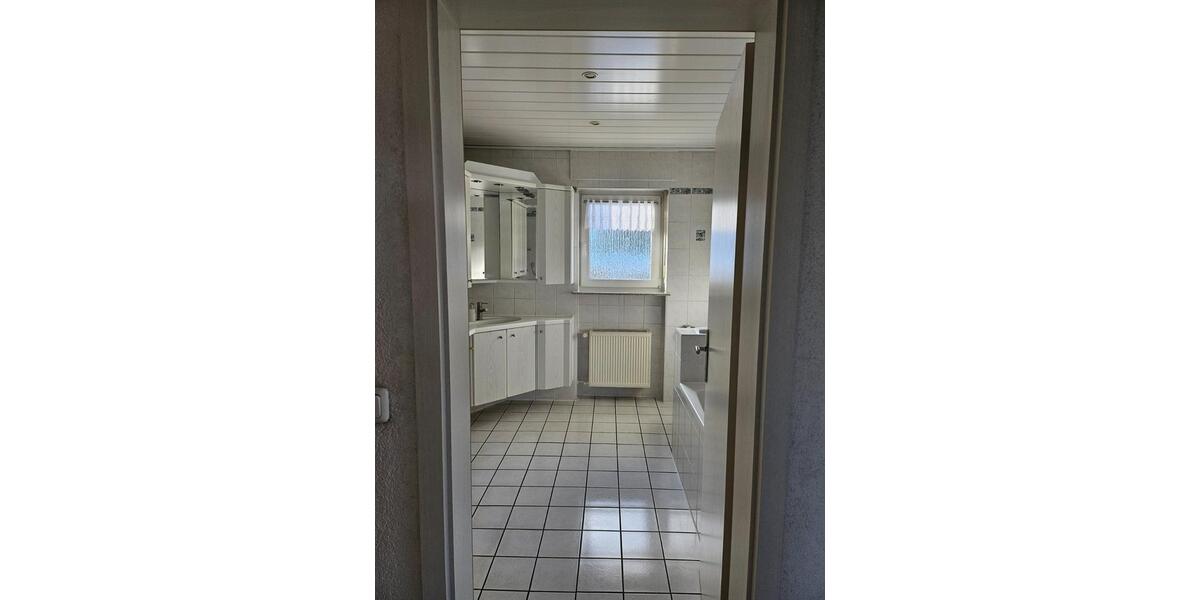 Helle 89qm Wohnung 3ZKB mit Balkon, Garage & EBK 3 zimmer