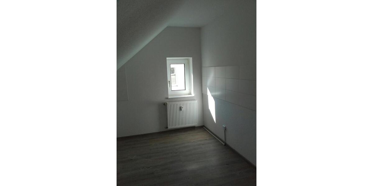 Dachgeschoßwohnung Limbach-Oberfrohna Oberfrohna - 2 Zimmer, 59 m&sup2;, 190&euro; | Angebot:25974134