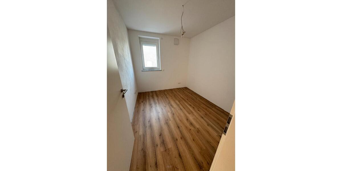 Erdgeschoßwohnung Weiden in der Oberpfalz - 3 Zimmer, 70 m&sup2;, 815&euro; | Angebot:25992278