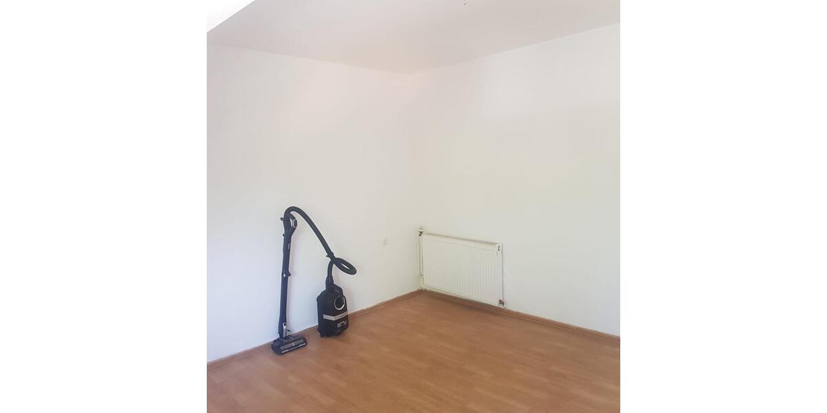 Dachgeschoßwohnung Eschershausen - 2.5 Zimmer, 90 m&sup2;, 500&euro; | Angebot:26690145