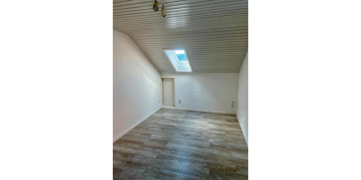 Dachgeschoßwohnung Niefern-Öschelbronn Öschelbronn - 3 Zimmer, 82 m&sup2;, 1.150&euro; | Angebot:26585722