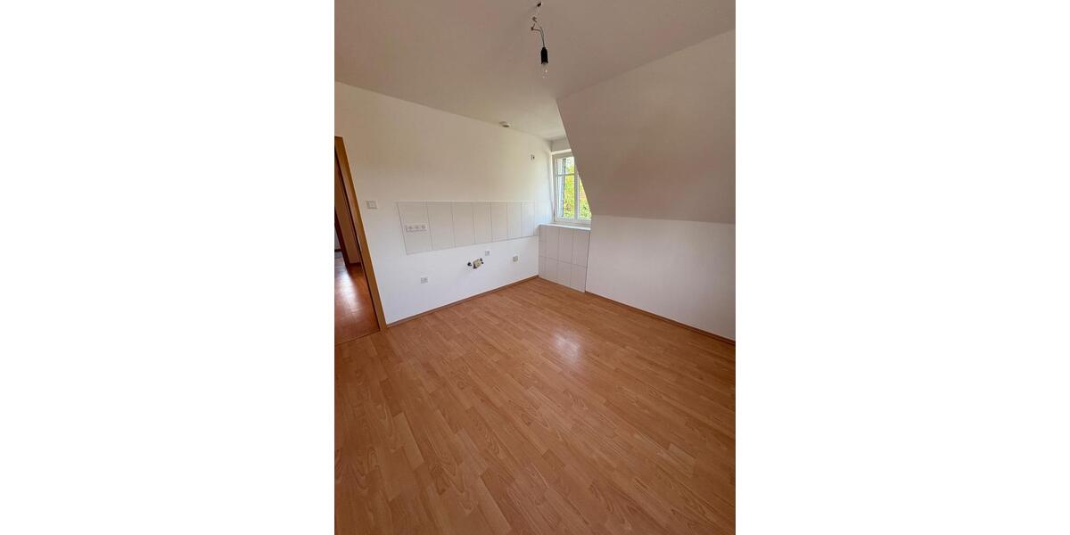 Dachgeschoßwohnung Lotte - 2.5 Zimmer, 59 m&sup2;, 530&euro; | Angebot:26051018