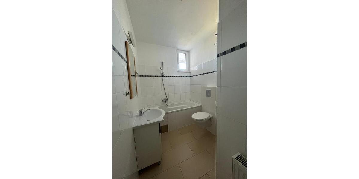 Etagenwohnung Leuna - 2 Zimmer, 72 m&sup2;, 500&euro; | Angebot:26477929