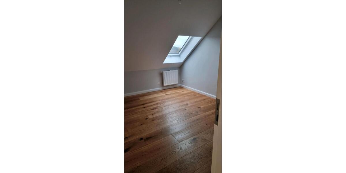 Dachgeschoßwohnung Schlüchtern - 3 Zimmer, 86 m&sup2;, 1.210&euro; | Angebot:24685586