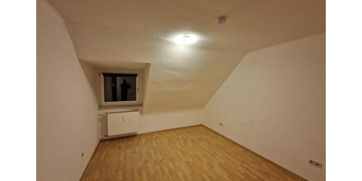 Dachgeschoßwohnung Blieskastel - 2 Zimmer, 46 m&sup2;, 330&euro; | Angebot:25646998